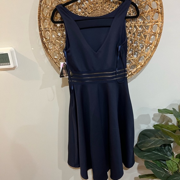 city triangles dress - Picture 8 of 12